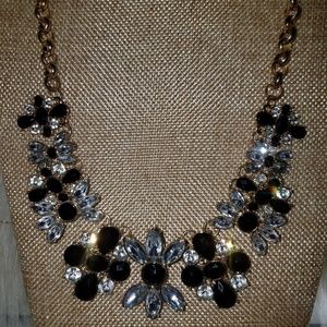 Classy and trendy necklace